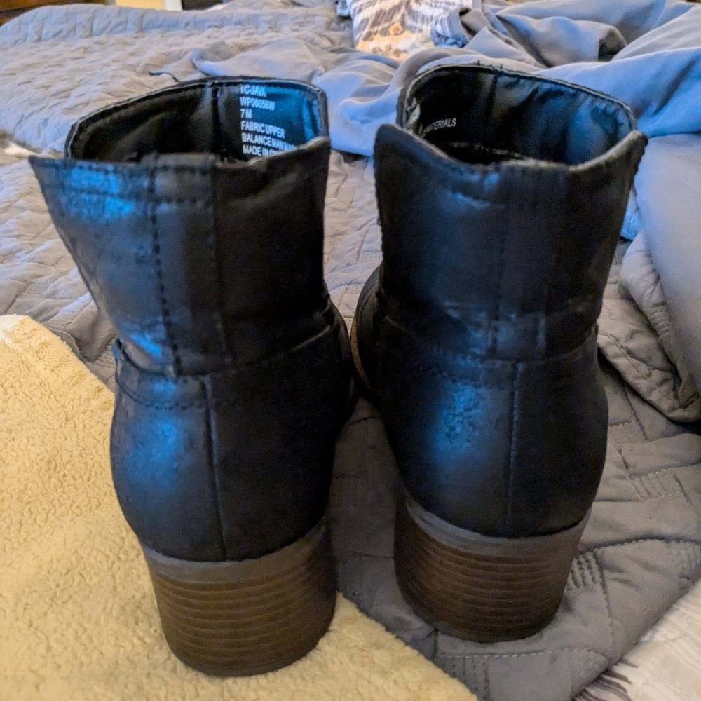 Shoes - Picture 2 of 6